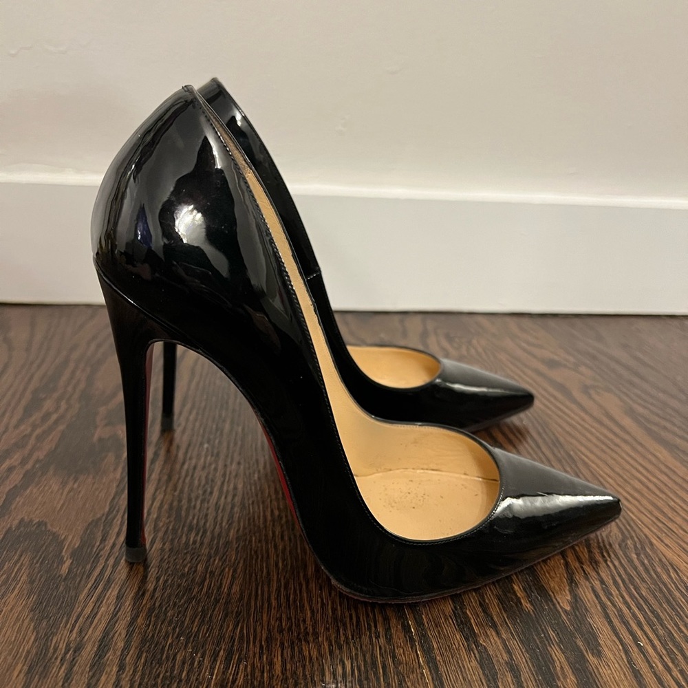 Christian Louboutin So Kate Pumps - Picture 2 of 7